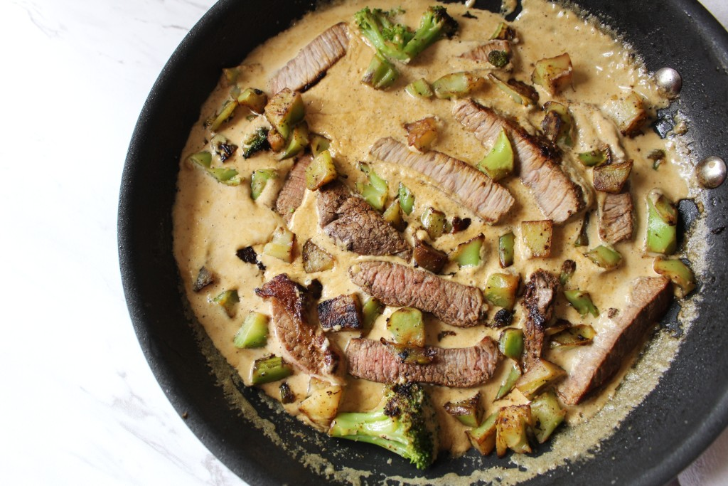 Alfredo Steak Medallions and Broccoli