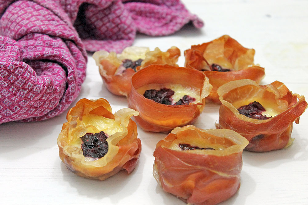 Prosciutto, Brie And Cranberry Cups