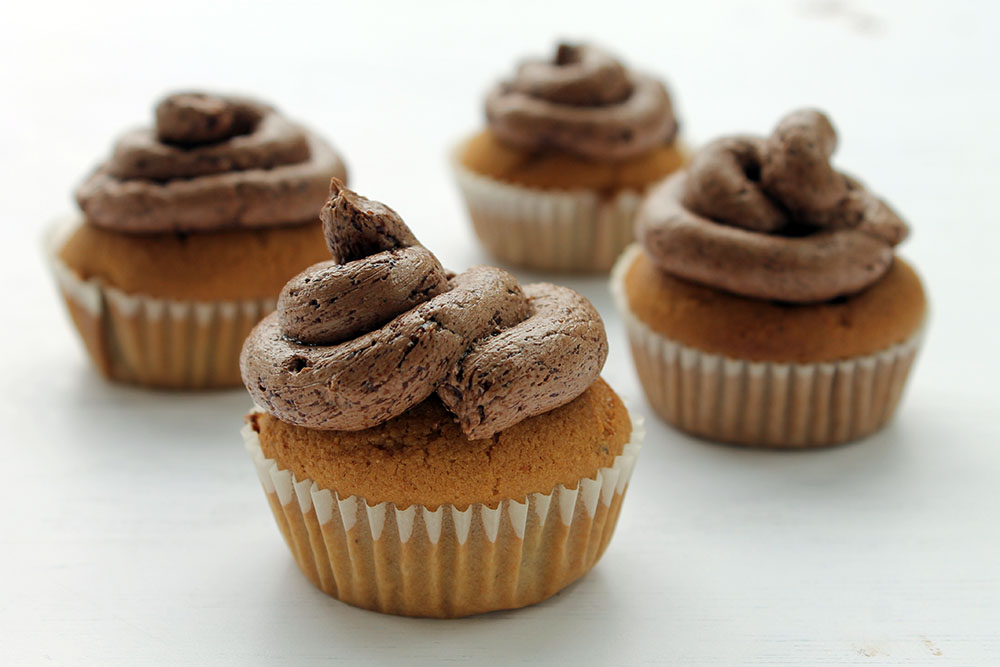 Vanilla Cupcakes With Chocolate Frosting