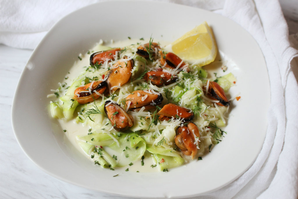 Mussel Pasta W/ White Wine And Garlic