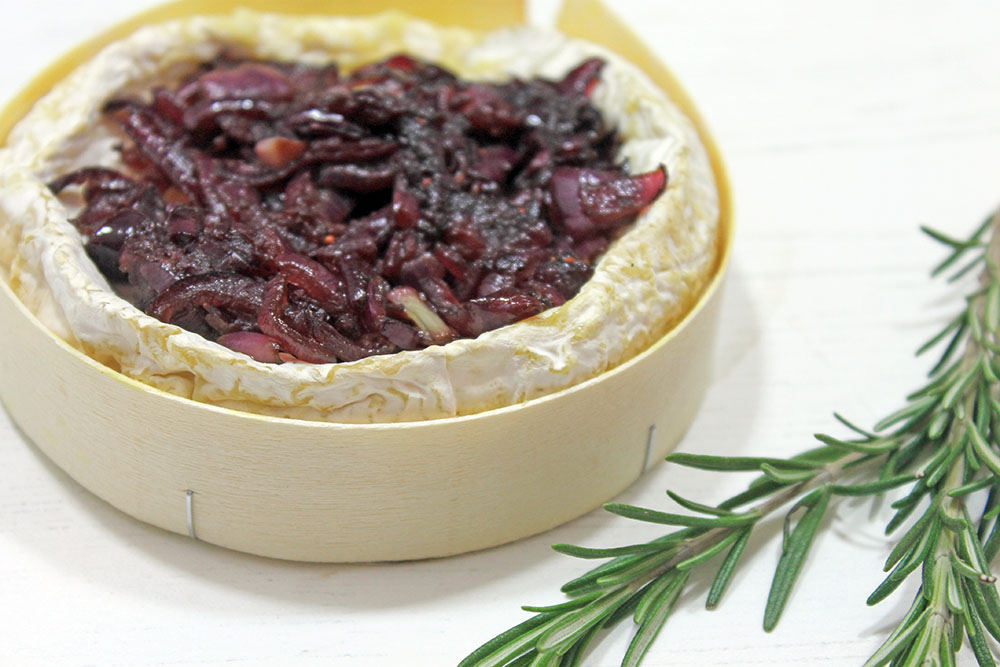 Baked Camembert With Onion And Cranberry Relish