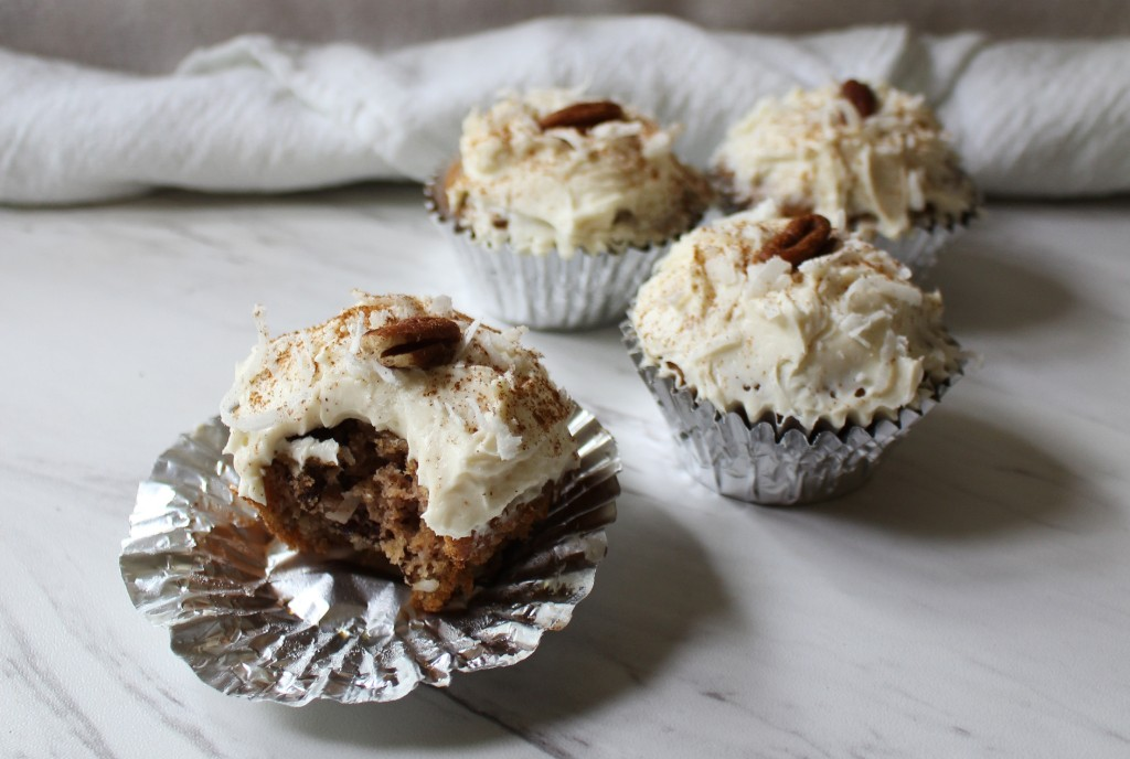 Hummingbird Cupcakes w Cream Cheese Frosting