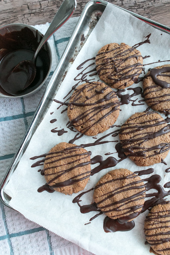 Peanut Butter Cookies With Chocolate Drizzle