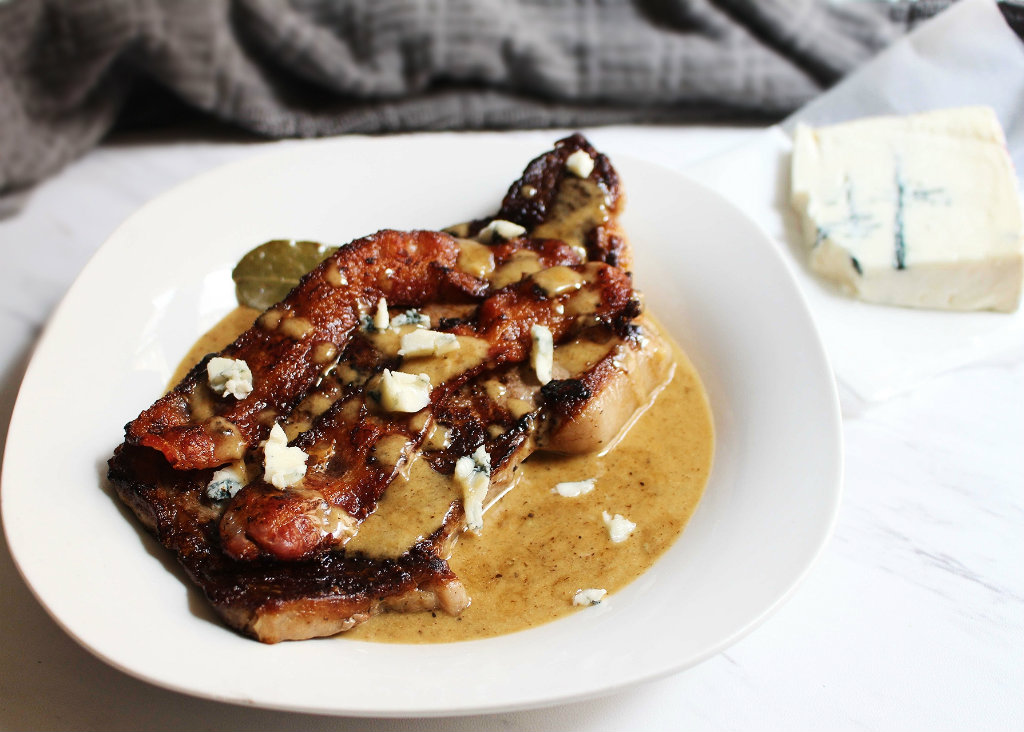 Ribeye Steak And Gorgonzola Bacon Gravy