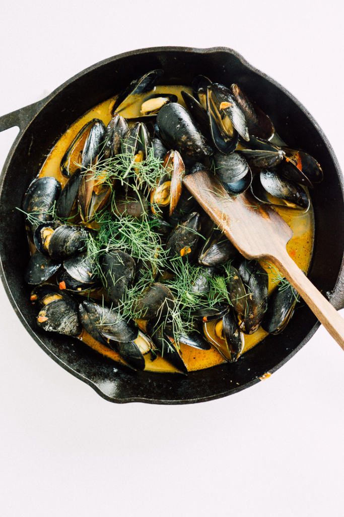 Harissa Mussels With Dill